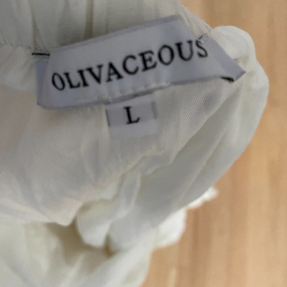 ADORABLE WHITE EYELET OFF SHOULDER PUFF SLEEVE TOP - Picture 4 of 5